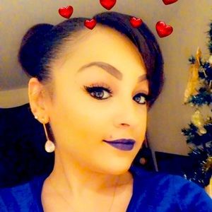 Meet your Posher, Cynthia